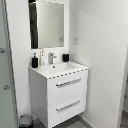 Апартаменты Grand Au Rdc Dans Residence, Clim, Terrasse Мартиг