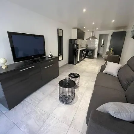 Grand Au Rdc Dans Residence, Clim, Terrasse Martigues